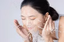 Bí quyết giữ ẩm da khi ở trong phòng điều hòa 