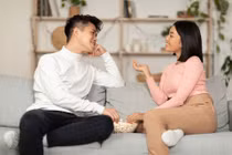 Bí mật giữa vợ chồng, có nên chia sẻ hết?