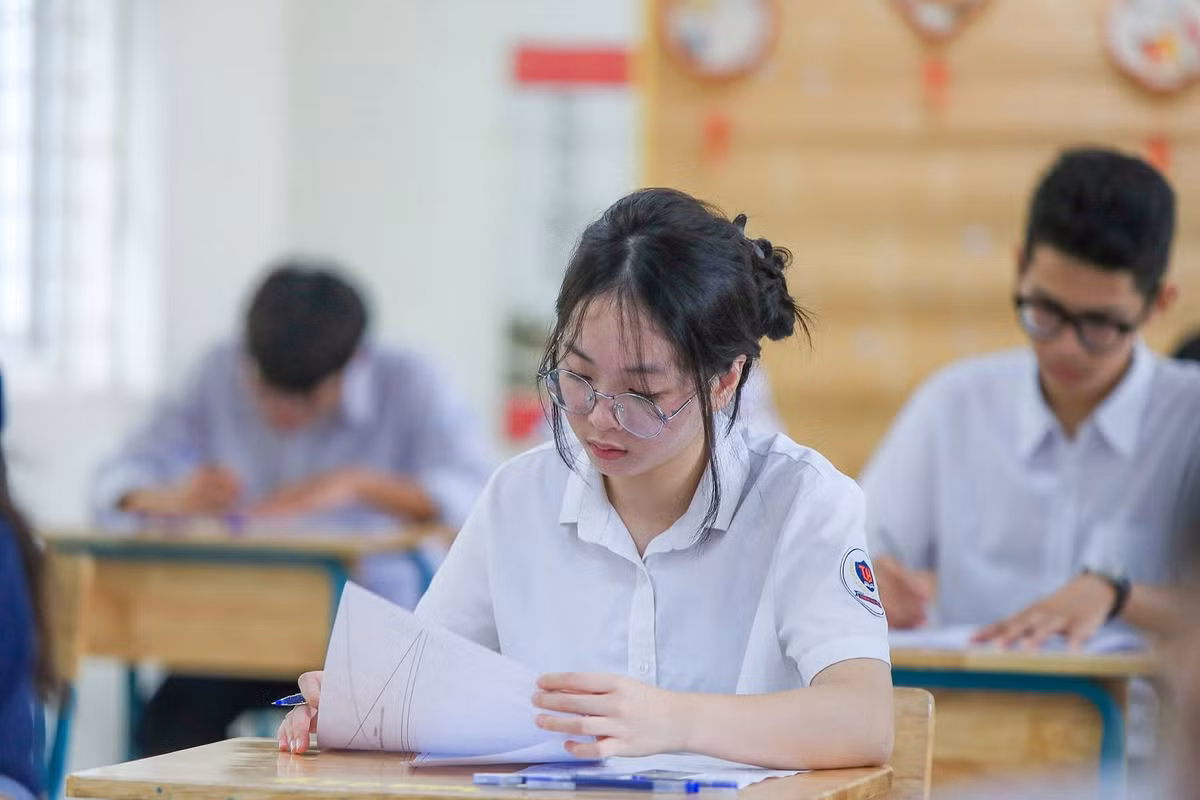 thi-10-2024-ts-lam-bai-thi1-1740394580263-17403945805601893979884.jpg