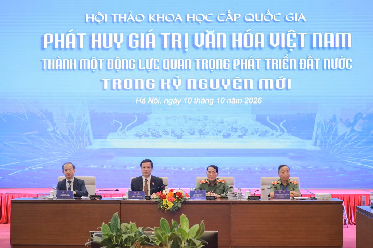 doan-chu-tri-hoi-thao.jpg