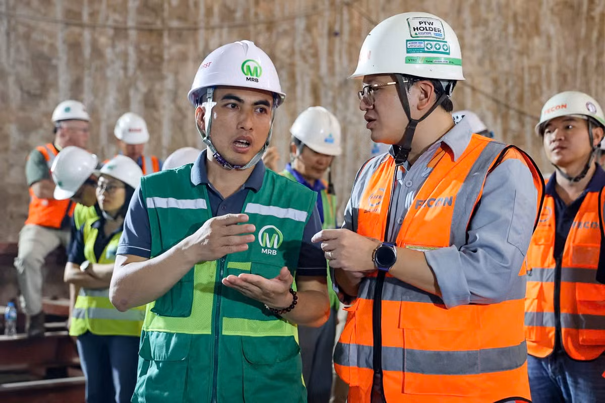 Hoàn thành thi công lắp đặt cốt thép bản trung chuyển gara khu vực I.1 hiện đang triển khai thi công tường vây khu vực II (đoạn từ ngã 3 Yết Kiêu đến Ngã ba Trần Hưng Đạo - Quán Sứ).