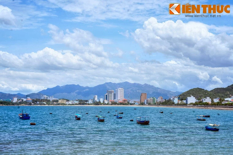 Điều gì khiến vịnh Nha Trang được ngợi ca là vịnh đẹp nhất TG?