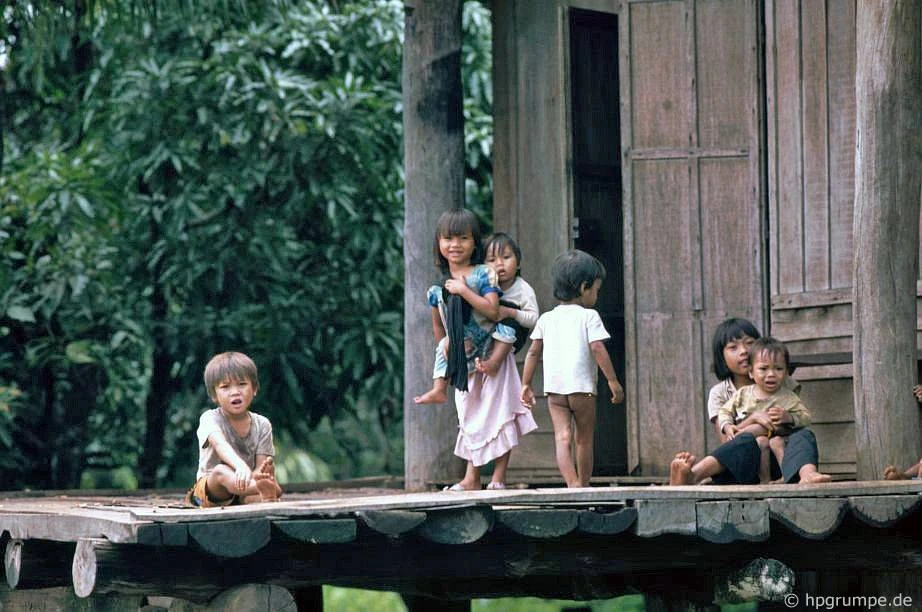 Khác lạ chùm ảnh màu về Buôn Ma Thuột năm 1992