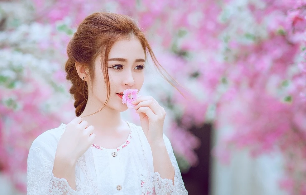 Phụ nữ tuổi gì được các chàng “săn đuổi” nhiều nhất dịp 8/3?