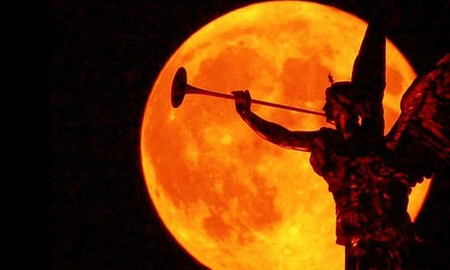 Giật mình lời đồn khủng khiếp về thảm họa trăng máu