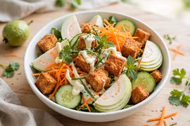 Quả ổi giàu vitamin C, gợi ý công thức món salad giòn ngon 