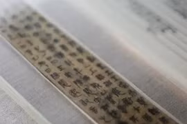 Giếng cổ từng 'phun lửa', hé lộ kho tư liệu hàng vạn thẻ tre thời Tần