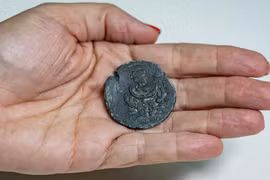 Soi đồng xu cổ khắc Nữ thần Luna, bí ẩn La Mã lộ diện