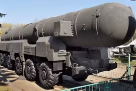 Tên lửa đạn đạo tầm trung RSD-10 của Liên Xô (NATO định danh: SS-20 Saber)