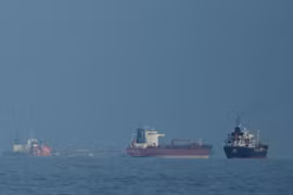 Nhóm tàu chiến Mỹ hoạt động tại eo biển Hormuz - khu vực then chốt trong chiến lược phong tỏa Iran.