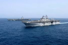 Hai tàu sân bay cùng nhóm tác chiến của Hải quân Mỹ hoạt động tại Trung Đông trong bối cảnh Washington gia tăng hiện diện quân sự nhằm gây sức ép với Iran.