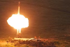 Vụ phóng tên lửa hành trình chống hạm P-800 từ hệ thống Bastion của Nga.