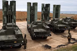 Các bệ phóng tên lửa thuộc hệ thống S-400.