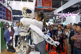 Gen Z Trung Quốc gây sốc với trào lưu tạo AI người yêu cũ