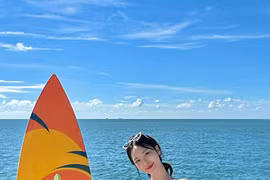 YouTuber Lluvly gây sốt với phong cách nghỉ dưỡng sang chảnh
