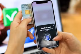 Triệt phá đường dây sản xuất, mua bán phần mềm vượt hệ thống sinh trắc học
