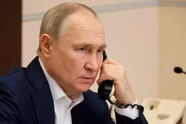 [GALLERY] Nói không với smartphone, Tổng thống Nga Putin liên lạc thế nào?