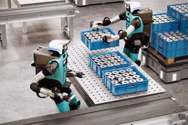 Robot hình người Mỹ làm việc 20 giờ, sạc pin chỉ 9 phút