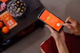 Ông lớn Trung Quốc tặng trà sữa, lì xì miễn phí dịp Tết