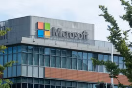 Microsoft bị chê tụt hậu dù nắm trong tay OpenAI