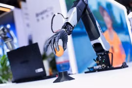 Robot Trung Quốc bỏ diễn AI, tập trung vào giá trị thực 