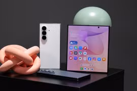 Đổi camera để lấy màn gập, bạn chọn bên nào