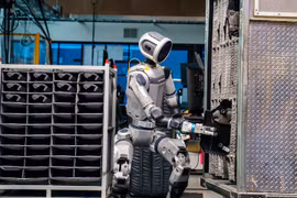 Robot Atlas tự thay pin, làm việc liên tục không cần người