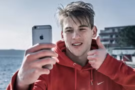 500 tỷ tấm selfie bằng iPhone trong năm khiến Apple tự tin dẫn đầu 