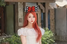Nữ streamer Châu Mòe gây sốt khi chụp ảnh cùng Kaka