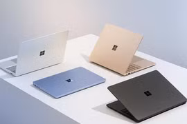 [GALLERY] Microsoft Surface bị quay lưng vì laptop AI quá đắt 
