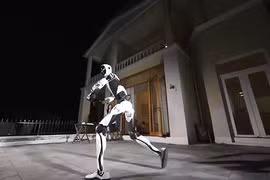 Unitree trình làng robot kung fu có thể nâng ô tô cứu người