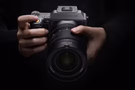 Hasselblad thắng lớn sau 10 năm cược vào mirrorless
