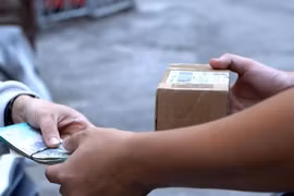 Công an cảnh báo bưu phẩm chứa mã QR độc hại