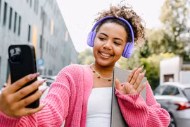Tai nghe on-ear trở lại, đeo thế nào để không đau tai?