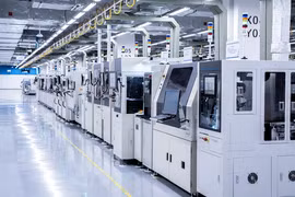 [GALLERY] Robot làm 85% nhưng HONOR vẫn giữ người ở khâu cuối