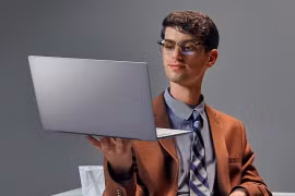 Laptop mỏng nhẹ lên ngôi trong nhịp sống của người trẻ 