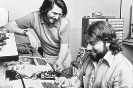 Nhân viên Apple 50 năm lộ bí quyết kiếm 114 triệu USD