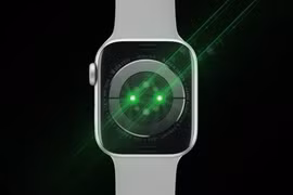 [GALLERY] Vì sao smartwatch luôn nhấp nháy đèn xanh dưới cổ tay?