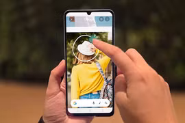 [GALLERY] Giá smartphone tăng vọt nhưng cấu hình lại tụt lùi 10 năm?