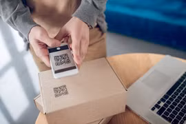 FBI cảnh báo chiêu lừa ship hàng gài mã QR hút sạch tiền