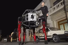 Trung Quốc ra mắt robot “Gundam” giá 16 tỷ đồng