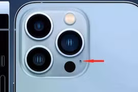 Lỗ nhỏ cạnh camera iPhone thực chất là gì