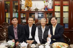 Nguyên Chủ tịch nước Trần Đức Lương chúc TSKH Phan Xuân Dũng thành công ở cương vị Chủ tịch VUSTA