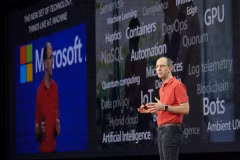 Vì sao giám đốc Microsoft chỉ mặc áo đỏ suốt thập kỷ qua?