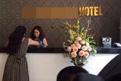Phạt khách sạn đuổi khách du lịch vì chê cơm “dở tệ” 