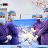 Trượt ngã, cụ bà 98 tuổi gãy cổ xương đùi phải thay khớp háng 