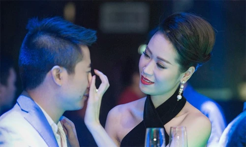 Dương Thùy Linh tình tứ bên chồng doanh nhân