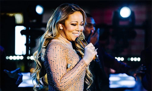 Mariah Carey gây bão sân khấu giao thừa vì màn hát nhép