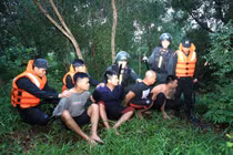 Tạm giữ 6 đối tượng khai thác cát trái phép trên sông Đồng Nai