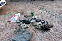 Túi chứa 24 bánh nghi ma túy trôi dạt vào bờ biển ở Lâm Đồng